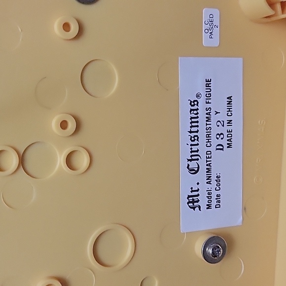 RARE! HARD TO FIND 1994 MR CHRISTMAS SANTA AT HIS WORK BENCH - Picture 11 of 17